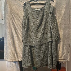 Jones Wear Black and Gray Midi Dress